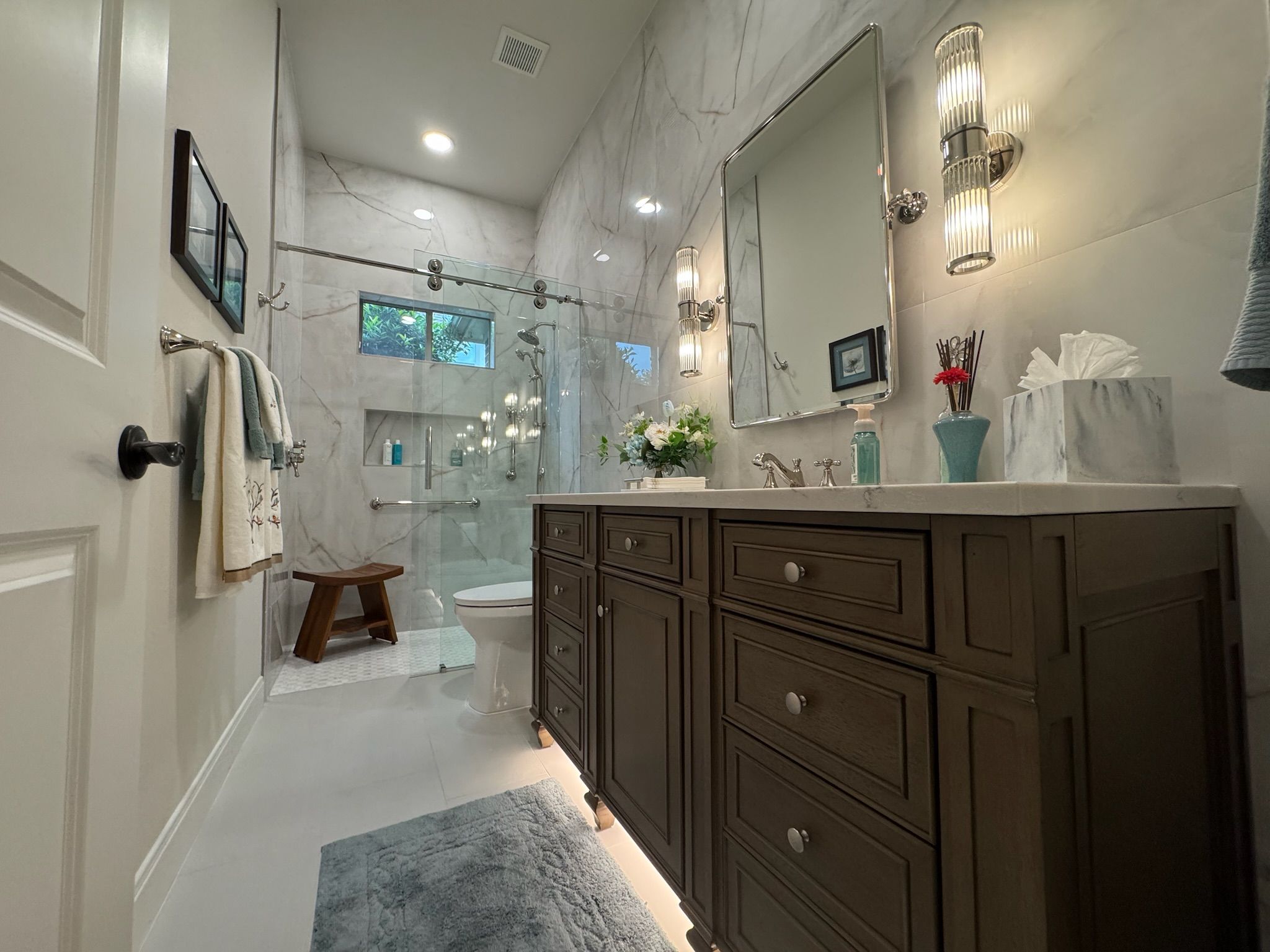 Morales-Brothers_afterguestsuitebathroom